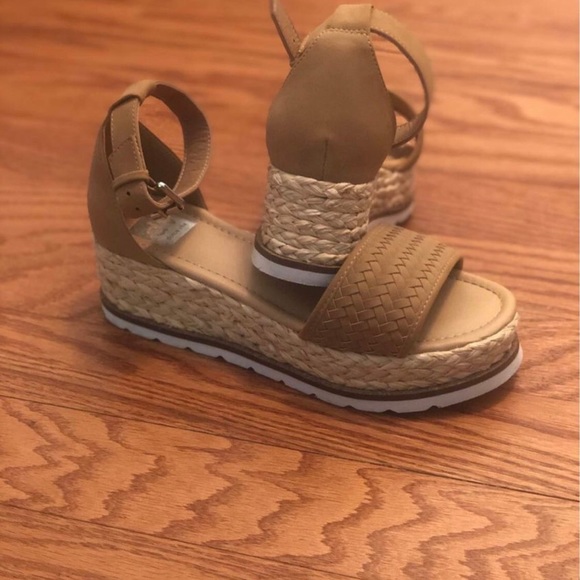 Dolce Vita Tan wedges - Picture 3 of 6